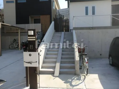堺市　高台外構　モルタル階段中央自転車スロープ　木製調アルミ目隠しフェンス プランパーツ