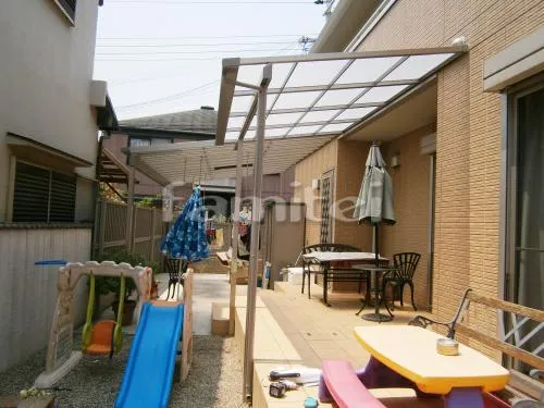 岸和田市　カーポート LIXIL（リクシル） 大型サンクテラス屋根１階