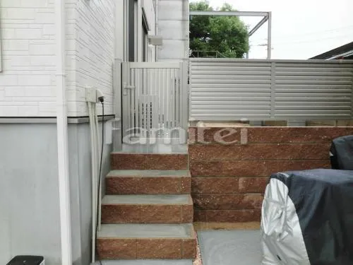 橋本市 シンプル外構 塗り壁門柱　四国化成パレット　郵便ポスト　ディーズガーデンウッドリブ