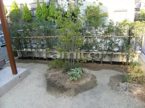 京都市  ガーデンルーム LIXIL(リクシル) ココマ オープンテラスタイプ タイルステップ 生垣 金木犀