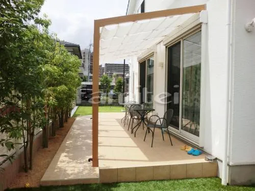 栗東市  ガーデンルーム LIXIL(リクシル) ココマ オープンテラスタイプ 本物そっくり人工芝