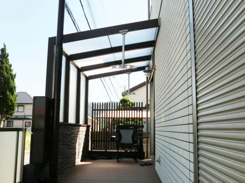 海南市 シンプルモダン テラス ガーデンラウンジ LIXIL(リクシル) ココマ  格子フェンス LIXIL(リクシル) プログコートM型