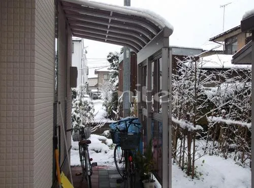 豊岡市　YKKヴェクター(ベクター)テラス屋根１階3000Ｎ 積雪100cm対応 前面パネル