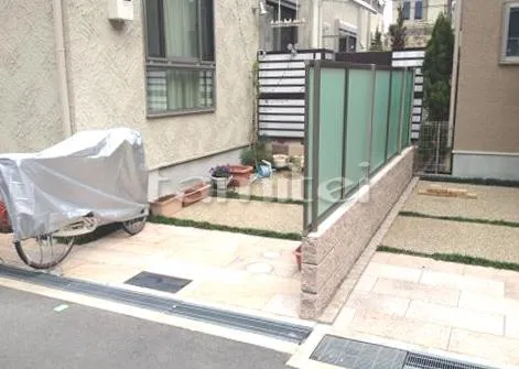 大阪市 目隠しフェンス塀 カムフィーX14型 三協アルミ 床石貼り 板石 バーナー仕上げ