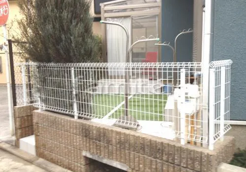 和泉市 サンルーム フラットサンルームF型 人工芝　境界フェンス塀
