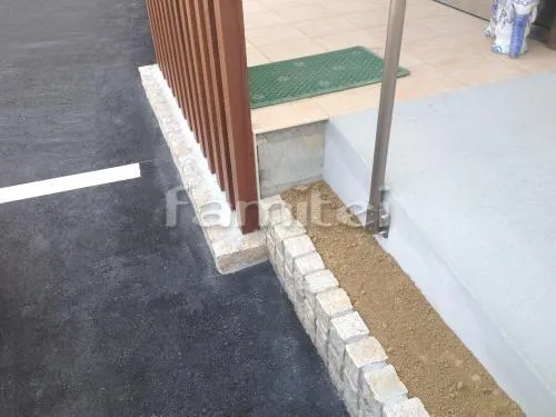 河内長野市 新築オープン外構 機能門柱 TOEXアプローチポールアロット1型 ピンコロ石花壇