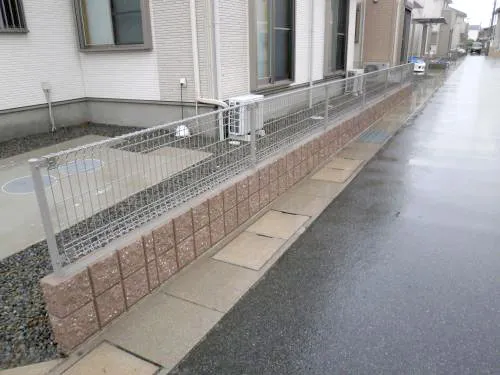 大和高田市 境界フェンス塀 境界フェンス ハイグリッドフェンスUF-8型 化粧ブロック シャモティ