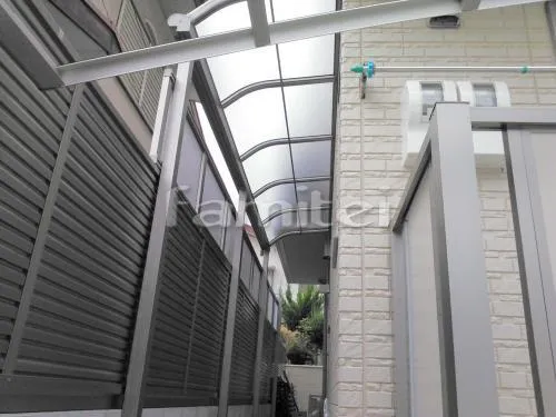 カーポート YKKAP レイナポートグラン 1台用(単棟) Ｒ型アール屋根 レギュラーテラス屋根 1階用 Ｒ型アール屋根 目隠しパネル(前面上部)