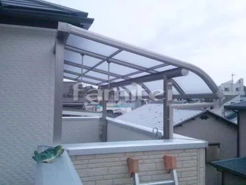 豊中市 エクステリア工事 ベランダ屋根 レギュラーテラス屋根 2階用 R型アール屋根 擁壁(ようへき) 一部解体撤去