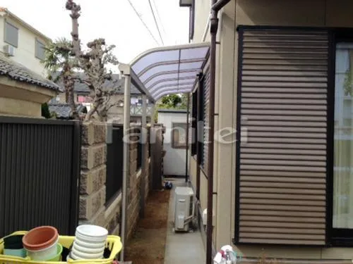 和泉市 エクステリア工事 犬走り屋根 レギュラーテラス屋根 １階用 Ｒ型アール屋根