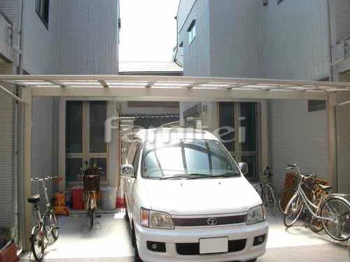 大阪市城東区 外構工事 自転車置き場 駐車場屋根 土間コンクリート 境界フェンス塀 犬走り 目隠しフェンス塀 勝手口引き戸門扉 イナバ物置