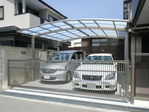 池田市 外構工事 門柱 門扉 アプローチ 駐車場屋根 門扉 土間コンクリート 溝蓋 駐輪場 スロープ 木製調目隠しフェンス塀 侵入防止化粧ブロック塀 犬走り