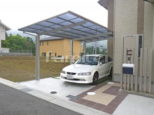 箕面市 外構工事 玄関まわり アプローチ 門柱 ポスト ガレージまわり 駐車場屋根 土間コンクリート 土留め 化粧ブロック花壇 シンボルツリー 境界フェンス