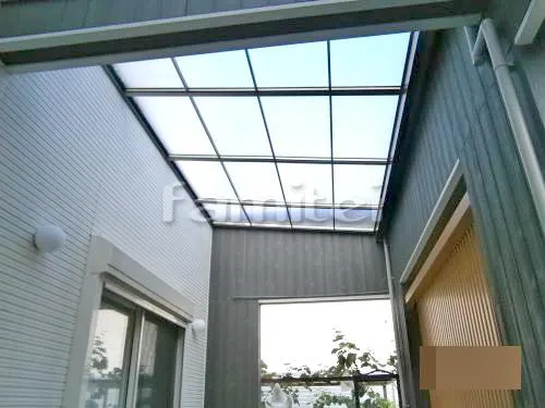和泉市 エクステリア工事 雨除け屋根 フラットテラス屋根 1階用 両入隅納まり 柱なし加工