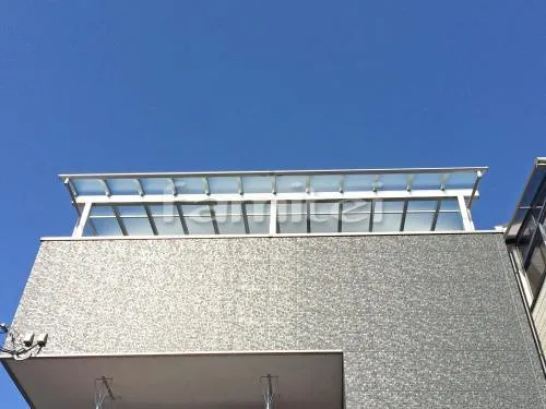 大阪市平野区 エクステリア工事 ベランダ屋根 YKKAP ヴェクターテラス屋根(ベクター) 3階用 積雪50cm対応 R型アール屋根