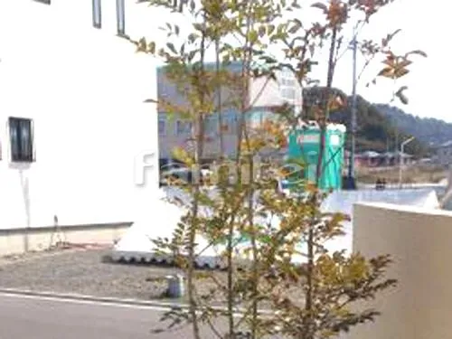 和歌山市 リフォーム部分工事 人工木ウッドデッキ YKKAP リウッドデッキ200 シンボルツリー シマトネリコ 常緑樹 植栽 下草 低木 植栽 化粧砂利
