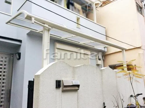 神戸市兵庫区 エクステリア工事 雨除け屋根 YKKAP ヴェクターテラス屋根(ベクター) 1階用 R型アール屋根