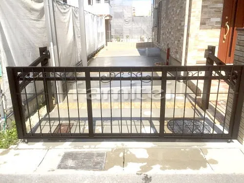 奈良市 新築ナチュラル クローズ外構 カーポート 跳ね上げ式門扉 土間コンクリート フェンス