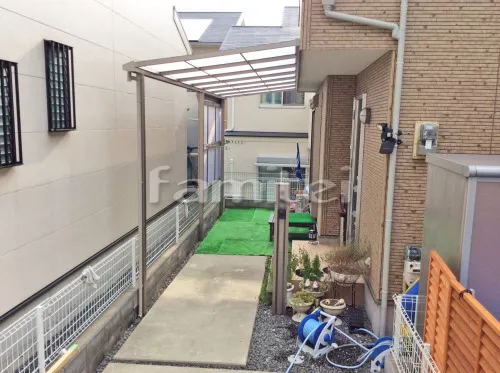 京都市伏見区 エクステリア工事 雨除け屋根 フラットテラス屋根 1階用 F型 物干し 目隠しパネル(前面)2段 隙間ふさぎ材