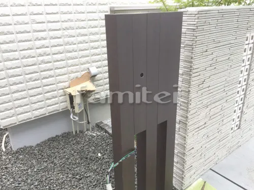 岸和田市 エクステリア工事 木製調デザインアルミ角柱 LIXILリクシル 枕木材