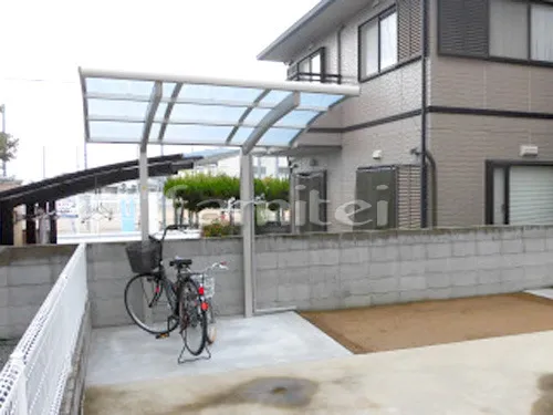 和歌山市 小工事 自転車バイク屋根 YKKAP レイナポートグランミニ 駐輪場屋根 サイクルポート R型アール屋根 土間コンクリート 物干し LIXILリクシル ロング吊下げ