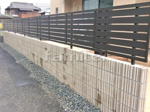 和歌山市 新築シンプル オープン外構 門柱 アプローチ 角柱 目隠しフェンス サイクルポート