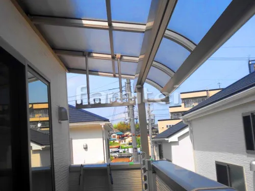 枚方市 エクステリア工事 ベランダ屋根 レギュラーテラス屋根 2階用 R型アール屋根 物干し カーポート YKKAP レイナポートグラン 1台用(単棟) R型アール屋根