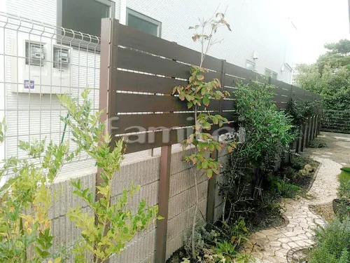 宝塚市 リフォーム庭園工事 目隠し人工木製フェンス塀 エクスタイル アーバンフェンス 樹脂 板塀