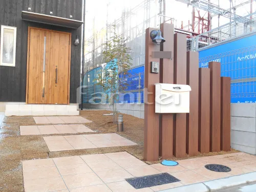 木津川市 新築ナチュラル オープン外構 玄関まわり 門柱 照明 ポスト アプローチ 植栽 照明