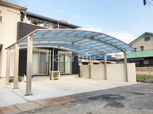和泉市 エクステリア工事 カーポート YKKAP レイナポートグラン 横3台用(ワイド トリプル) R型アール屋根 水平式物干し