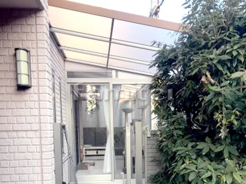 松原市 エクステリア工事 木製調ガーデンルーム YKKAP サンフィール3 F型フラット屋根 テラス囲い サンルーム テラス屋根