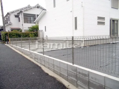 堺市中区 新築オープン外構 境界フェンス塀 LIXILリクシル ハイグリッドフェンスUF8型 コンクリートブロック