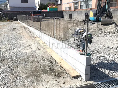 宝塚市 リフォーム部分工事 境界フェンス塀 LIXILリクシル ハイグリッドフェンスUF8型 コンクリートブロック