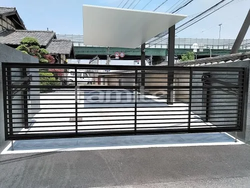 東大阪市 新築シンプル セミクローズ外構 玄関まわり 門柱 アプローチ 塀