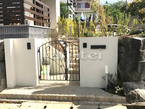神戸市西区 新築ベーシック セミクローズ外構 門扉 手すり パーゴラ ウッドデッキ 植栽
