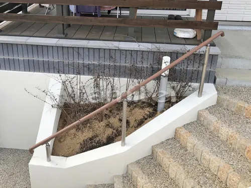 神戸市西区 新築ベーシック セミクローズ外構 門扉 手すり パーゴラ ウッドデッキ 植栽