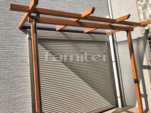 松原市 エクステリア工事 フル木製調テラス屋根 YKKAP サザンテラス パーゴラタイプ 1階用 F型フラット屋根