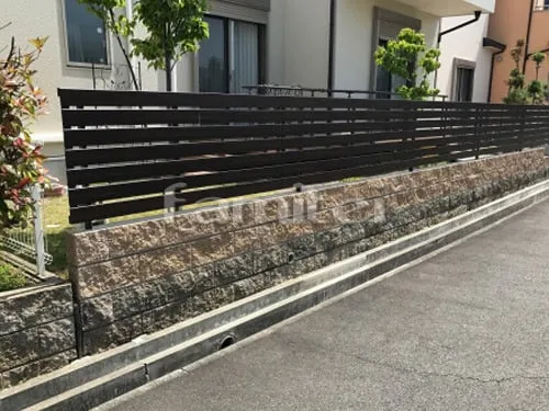 神戸市 リフォーム外構 木製調 目隠しフェンス塀 LIXILリクシル フェンスAA YS3型手摺り(手すり) グリップライン