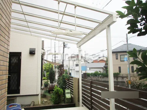 堺市 お庭のリフォーム 雨除け屋根 LIXILリクシル スピーネ 1階用 タイルデッキ 人工芝