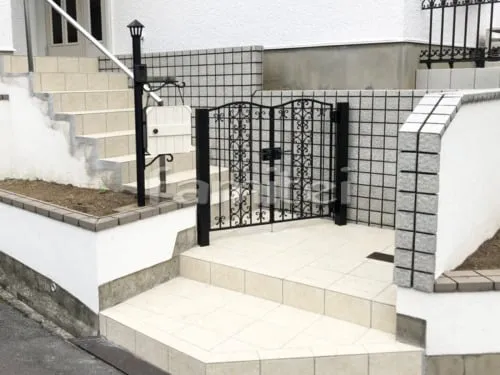 東大阪市 リフォームベーシック クローズ外構　玄関門扉 アプローチ階段 塀まわり 鋳物フェンス