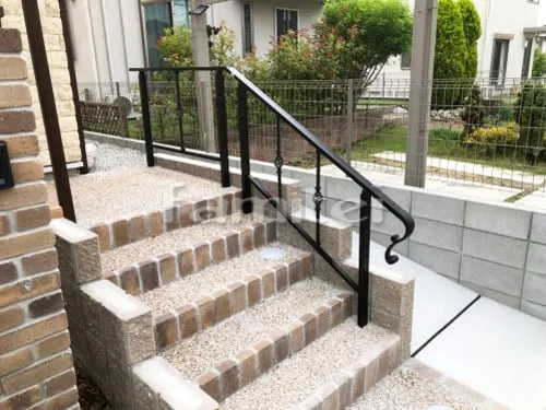 木津川市 新築シンプル オープン外構 アプローチ階段 目隠しフェンス
