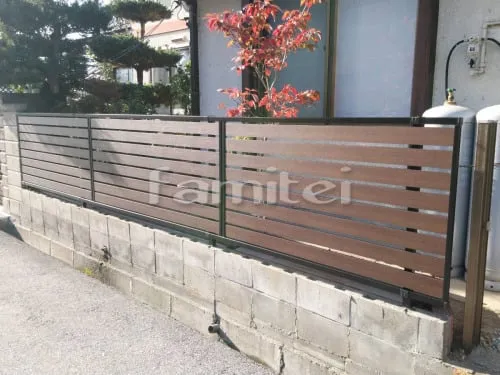 彦根市 エクステリア工事 木製調目隠しフェンス塀 YKKルシアスF04型