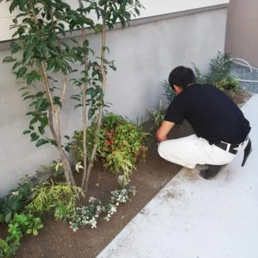 大阪　外構　大阪店の植栽工事が進みました♪