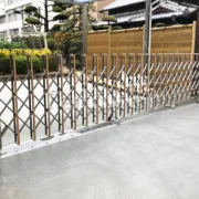 駐車場前に取り付ける伸縮ゲート