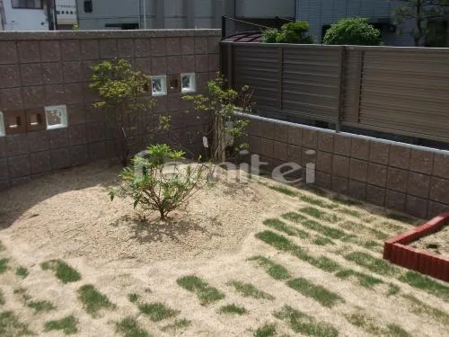 植栽　さつき、ひらどツツジ　芝生張り