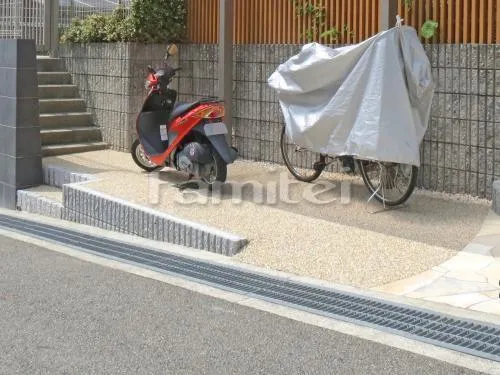 自転車置場 床樹脂洗い出し仕上げ ワイズ ストーンパス クリーム 化粧砂利目地