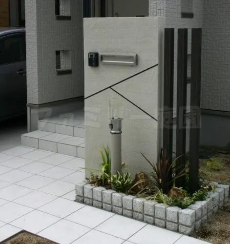 門柱　デザイン角柱　ピンコロ花壇