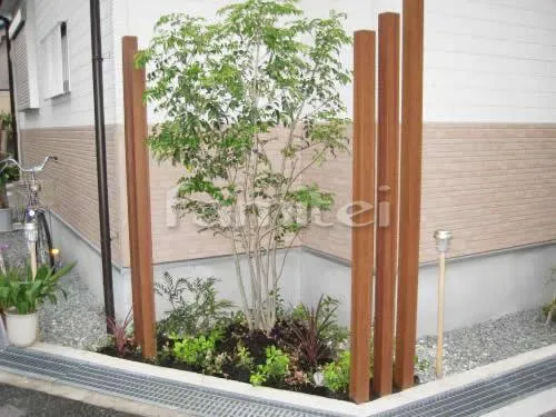 植栽　シンボルツリーパック　常緑シマトネリコ　　アルミ木製調角柱　プランパーツ