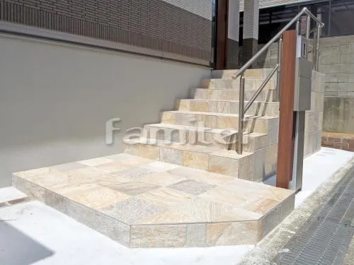 玄関アプローチ階段 床タイル貼り リビエラ フィラオクオーツ