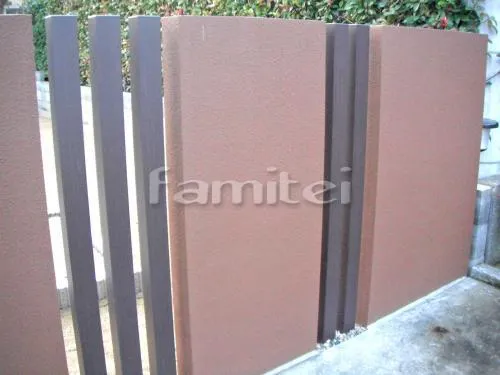 目隠し塀 塗り壁 エスケー化研 シポロール塗装 ローラー仕上げ 木製調デザインアルミ角柱 角材